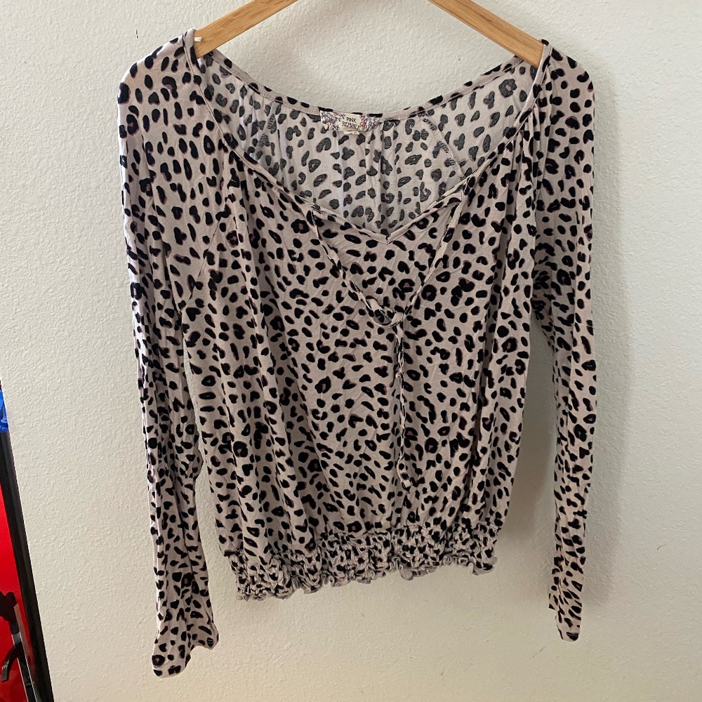 Pink Republic Blouse Womens Medium M Long Sleeve Cheetah Print Pullover Beige